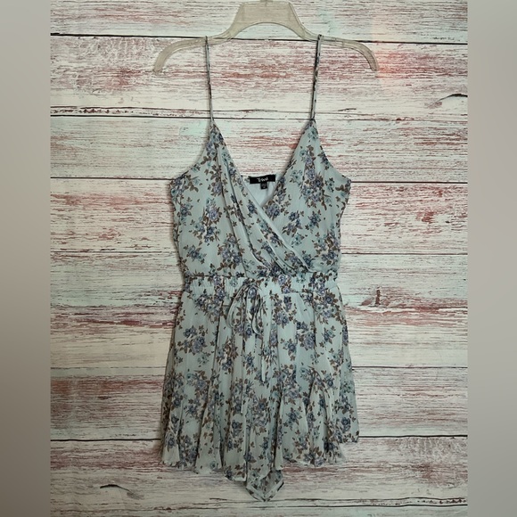 NWOT Trixxi Romper light blue floral unique original - Picture 3 of 7